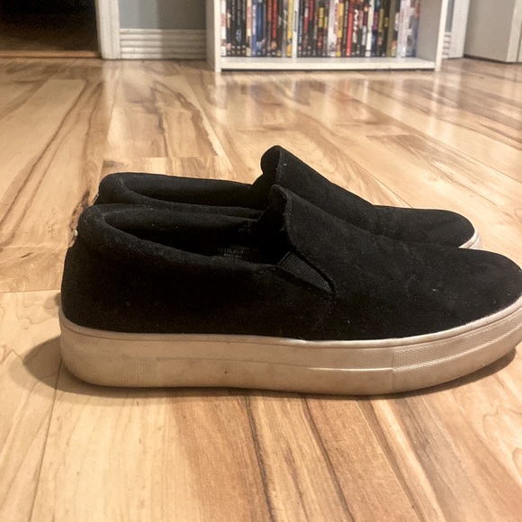 Women’s MaddenGirl Sneakers - Picture 3 of 4